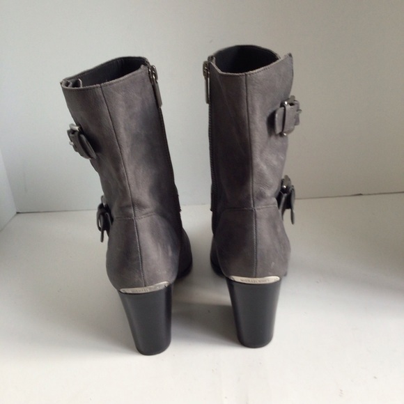 Michael Kors Ashton Zippered Booties. Size 8 - Picture 9 of 9